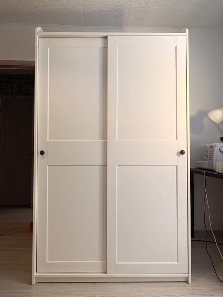 Dulap IKEA de haine cu usi glisante, alb –118x55x199 cm