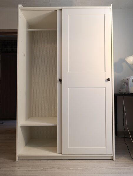 Dulap IKEA de haine cu usi glisante, alb –118x55x199 cm